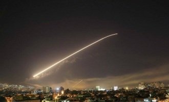 EE.UU. bombardea Siria y tienta al destino