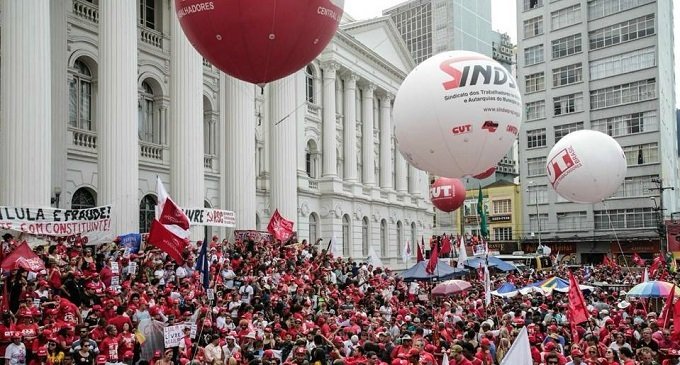 Brasil: miles de trabajadores pidieron la libertad de Lula da Silva en el marco del 1º de mayo