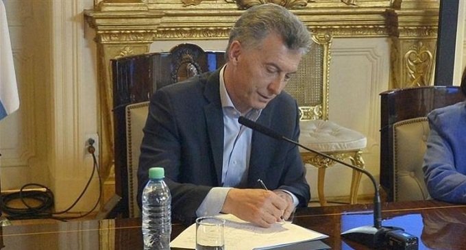 Cinco horas entre la aprobación de la ley antitarifazos y el veto