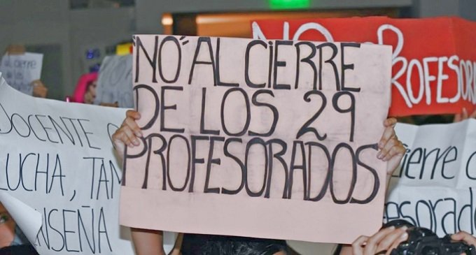 “No vamos a permitir que se borre de un plumazo la historia de la formación docente”