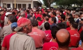 Obreros temen posible vaciamiento de una histórica fábrica de cosechadoras