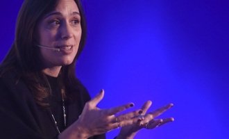 Vidal pide favores a empresarios mientras ordena descontar sueldos docentes