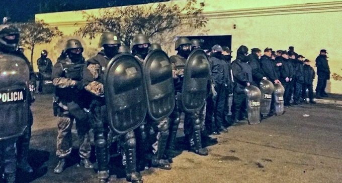 Balas y gases: la respuesta del gobernador a los docentes de Chubut