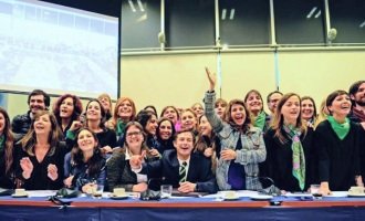 Contando voto a voto por el aborto legal: 128 a favor y 123 en contra