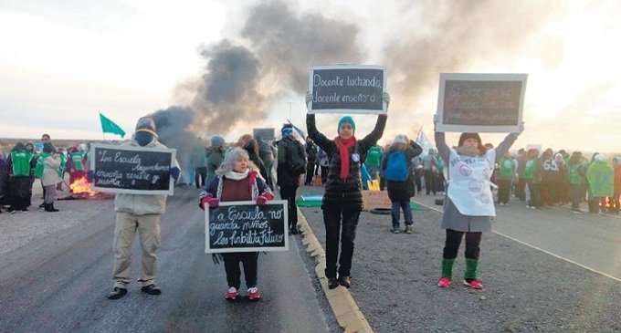 Crisis en Chubut: acampes, cortes y tomas en medio del reclamo paritario