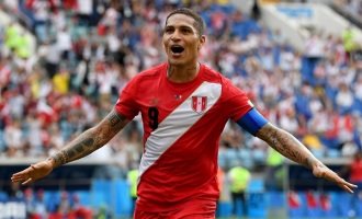 Perú se fue con un triunfo; Francia y Dinamarca clasificaron con un dudoso empate