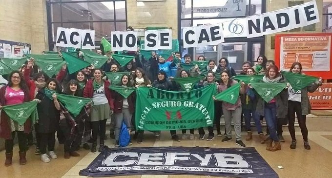 Estudiantes de Farmacia y Bioquímica de la UBA reclaman por su plan de estudios