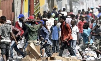 Haití: días de furia y suspensión del aumento de los combustibles