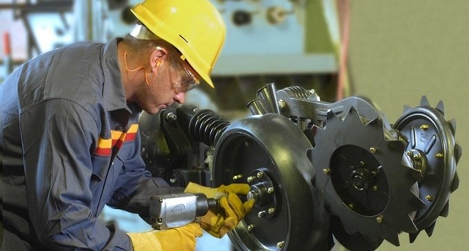Cayeron el empleo y la producción industrial