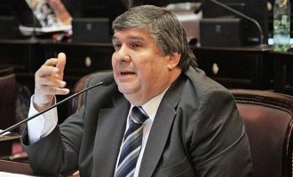 ¿Quién es José Mayans, el senador del PJ que se cruzó con Pichetto por el aborto?