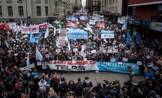 Un grito masivo contra los despidos en Télam