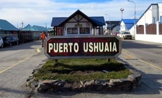 Trabajó seis años como estibador, pero cambió su identidad de género y la despidieron