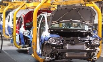 La industria automotriz en el ojo de la tormenta: suspensiones y despidos en puerta