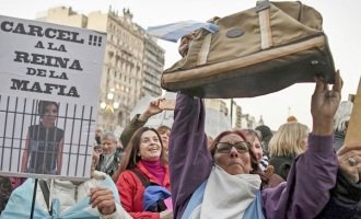 Apedrear a Cristina