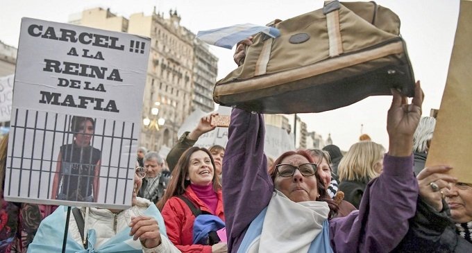 Apedrear a Cristina