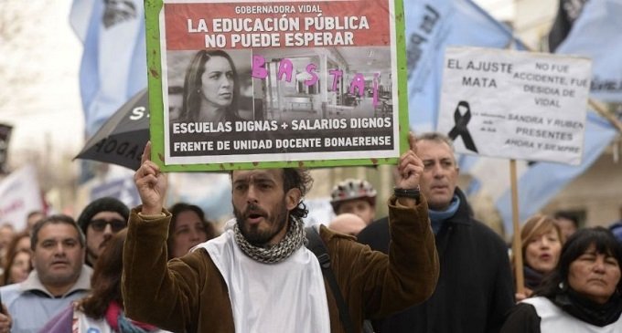 Moreno: tras la explosión, realizan un acampe frente al Consejo Escolar