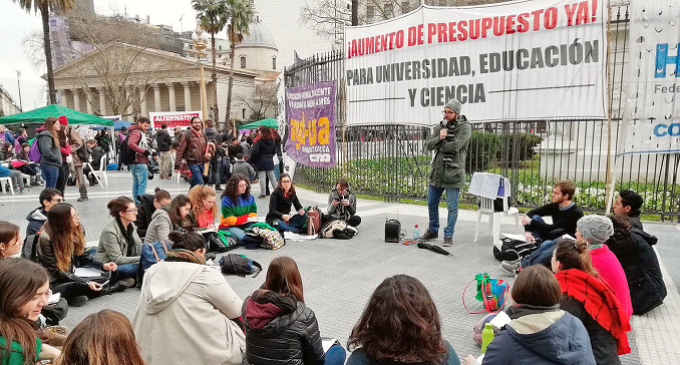 Docentes y estudiantes continúan con su plan de lucha contra el ajuste en las universidades