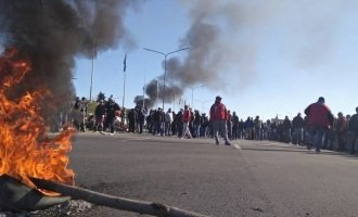 Se calienta la política en las calles y en el parlamento