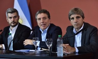 El gobierno busca un nuevo acuerdo con el FMI para frenar la suba del dólar