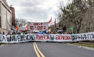 Abrazos y movilizaciones contra el recorte a las Universidades Nacionales