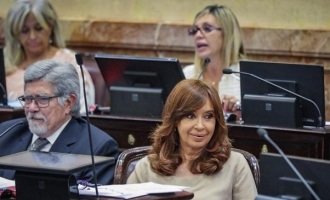 Cristina mantiene su imagen a pesar de la persecución e impulsan un acto en su apoyo