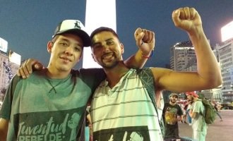 “Tengo los codos raspados, de agarrar a Ale durante la golpiza para que no nos separaran”