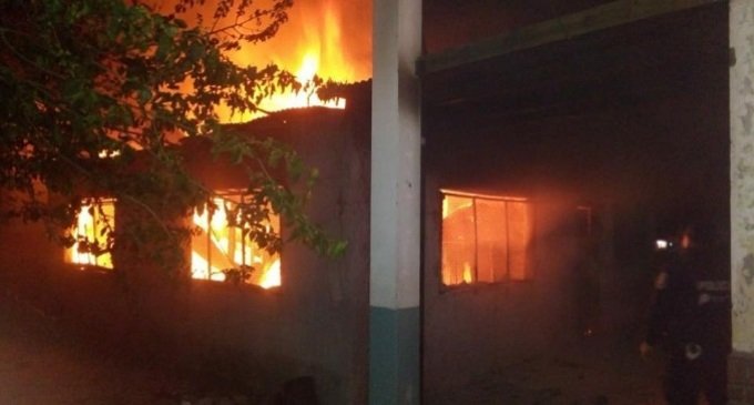 Se incendió otra escuela de Moreno y sospechan que fue intencional