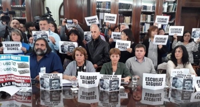 Docentes rechazaron oferta salarial de Vidal y llamaron a huelga