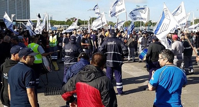 “Aerolíneas Argentinas debe ser un servicio público para la interconectividad de los pueblos”
