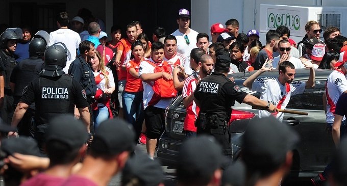Escandalosa final: nadie se hace cargo y “la culpa es de los hinchas”