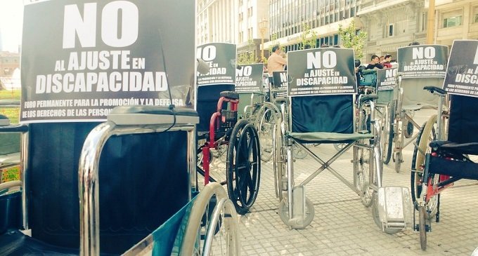 “Marcha de las sillas vacías” contra el recorte en discapacidad