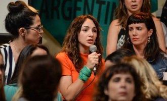 Preparan una nueva denuncia contra Juan Darthés por violación