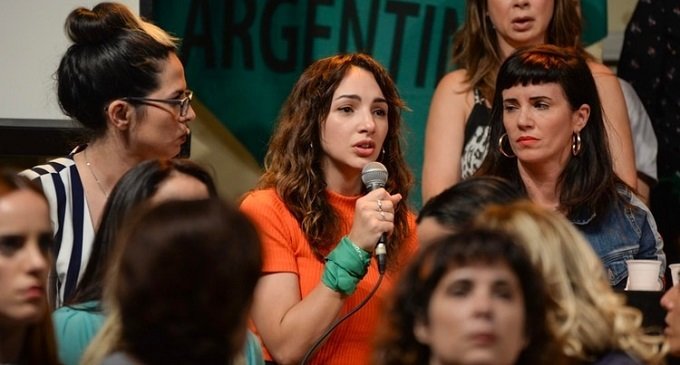 Preparan una nueva denuncia contra Juan Darthés por violación