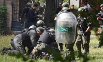 Río Negro: Gendarmería irrumpió en la universidad y desalojó a estudiantes
