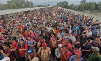 México: presidente López Obrador brinda protección a caravana migrante