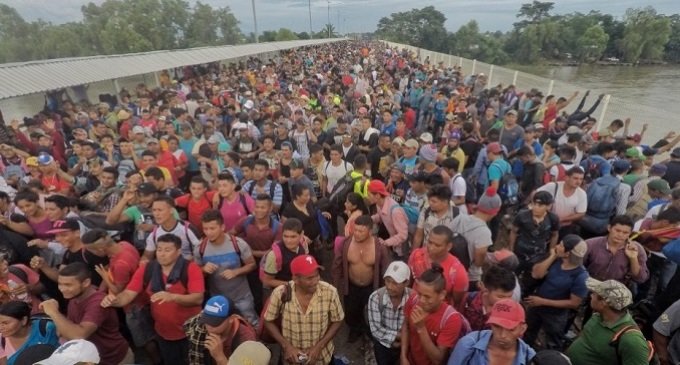 México: presidente López Obrador brinda protección a caravana migrante