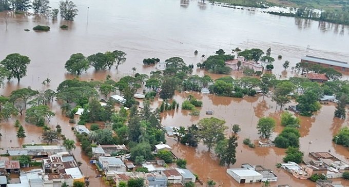 Inundaciones en el Litoral: miles de evacuados, sin soluciones concretas y lluvias que no ceden