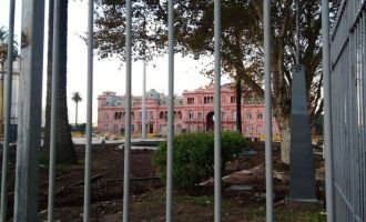 Declaran ilegales las rejas que el gobierno puso en Plaza de Mayo