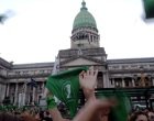 Biologicismo y abortos en el clóset ¡Nunca Más!