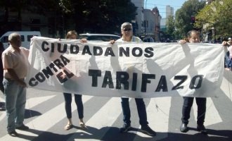 Protesta en La Plata por aumentos encubiertos en el servicio de electricidad