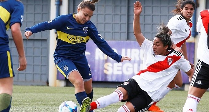 El fútbol femenino y el debate por la profesionalización