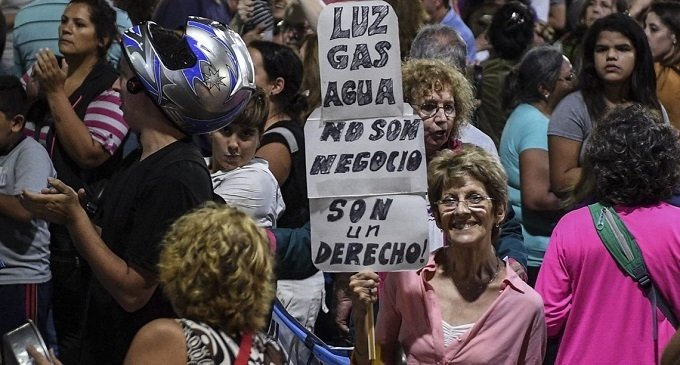 Exigen a la justicia un freno a los tarifazos y exponen a las empresas por no invertir en mejoras