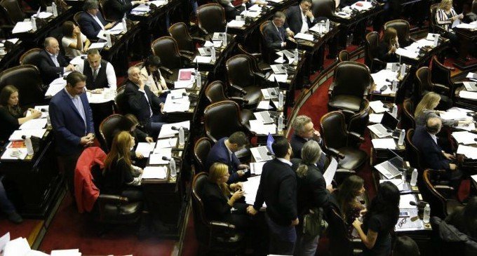 Diputados aprobó que las parteras puedan recetar medicamentos y anticonceptivos