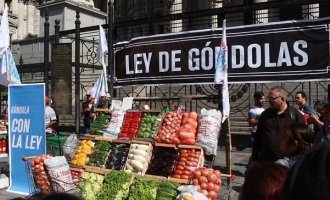 El gobierno retrasa una medida para frenar el aumento de precios