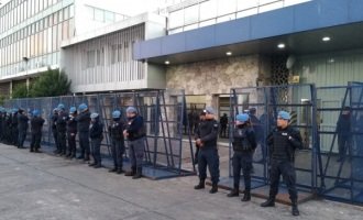 Despidos en Interpack: les avisaron por whatsapp y les prohibieron el ingreso con un cordón policial