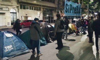 Comienza un acampe contra los despidos en Télam