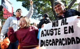 Protesta en Olivos contra el recorte en pensiones no contributivas