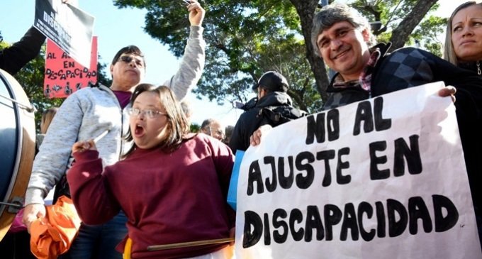 Protesta en Olivos contra el recorte en pensiones no contributivas