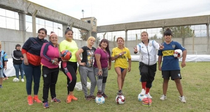 “Las Guerreras”: el equipo femenino de fútbol que sueña con jugar fuera de la cárcel