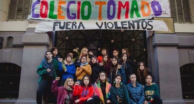 Levantan toma del Pellegrini: alerta permanente por el docente señalado de consumir pornografía infantil